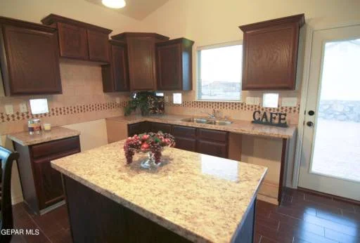 14769 MIKE A MENDOZA Avenue 7