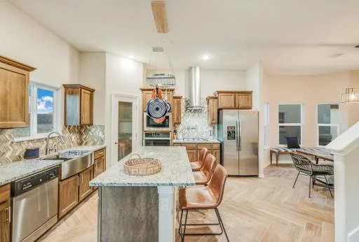 15052 Composition Avenue 8