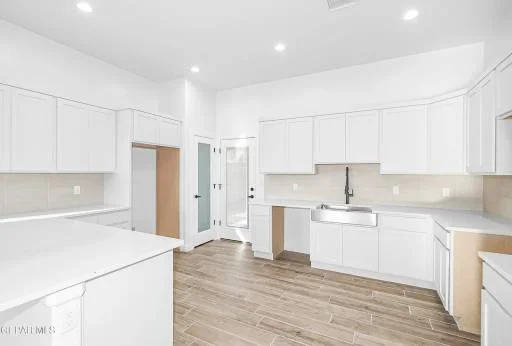 232 emerald rock Place 18