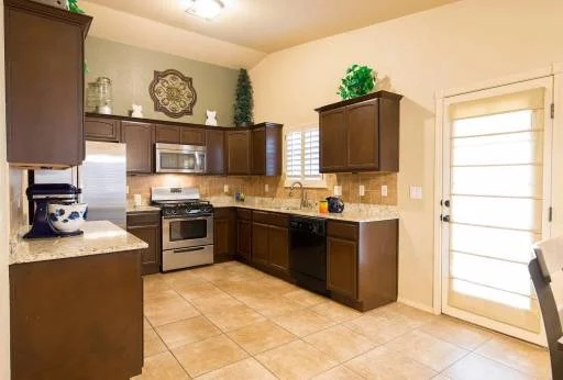 2325 HONEY COMB Place 18