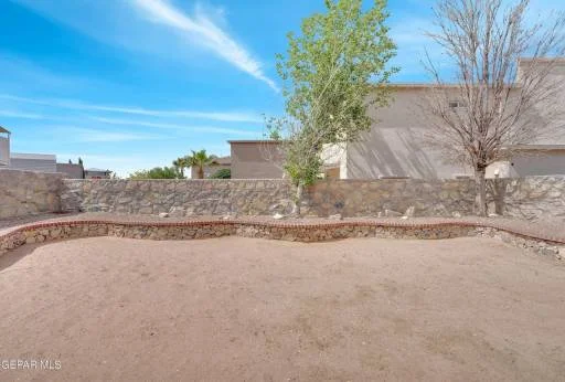 2885 MAGIC ROCK Drive 33